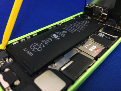 iPhone5cの劣化したバッテリーの交換修理